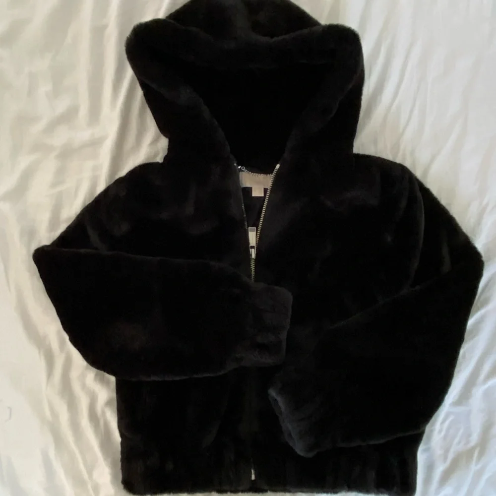 Michael Kors women’s black faux fur jacket size M